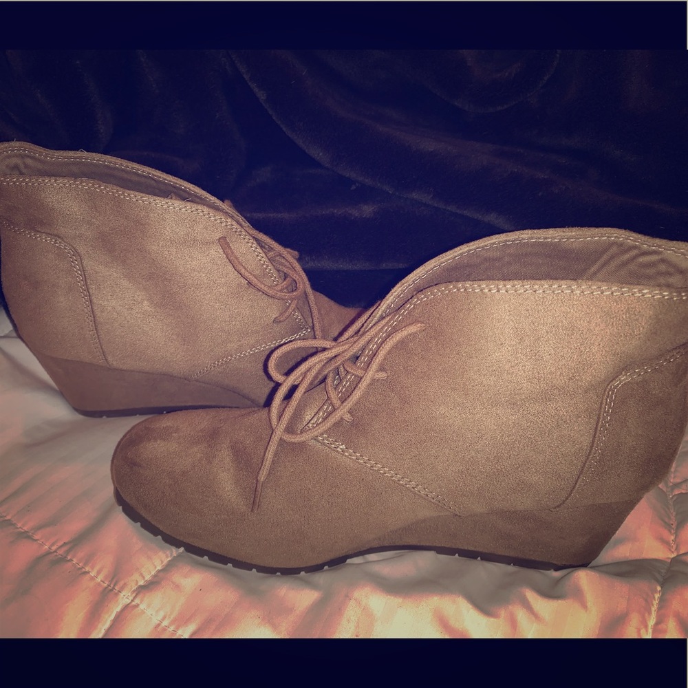 Tan faded glory wedge boots